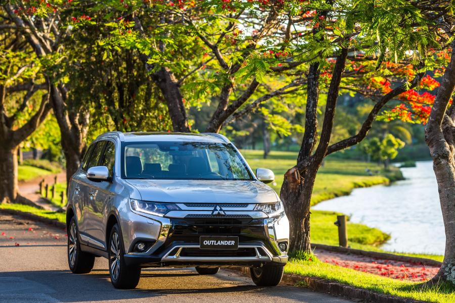  Mitsubishi Outlander HPE-S 2018 года  (LA) (фото 6 из 40)